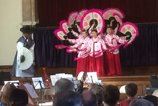 Korean fan dancers